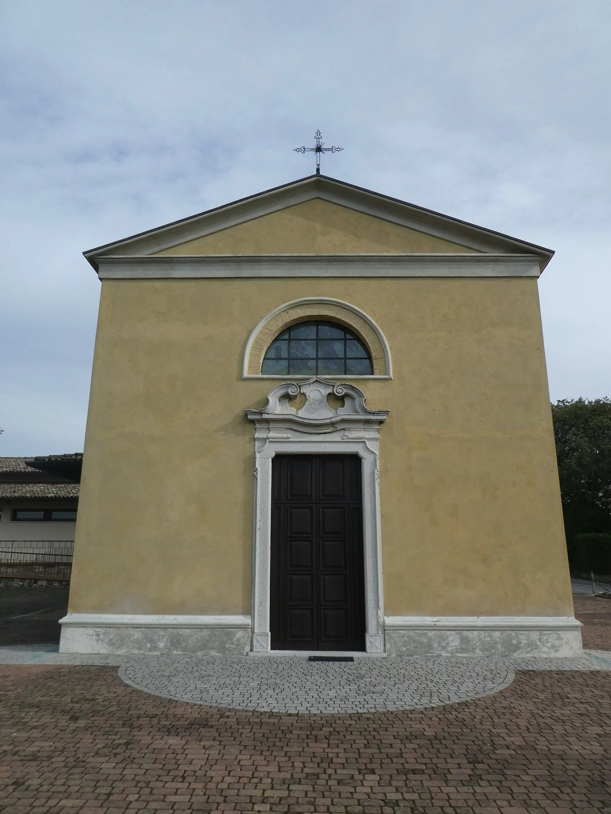 Photo showing: Castel Venzago (Lonato del Garda, Lombardy, Italy), Beheading of John the Baptist church