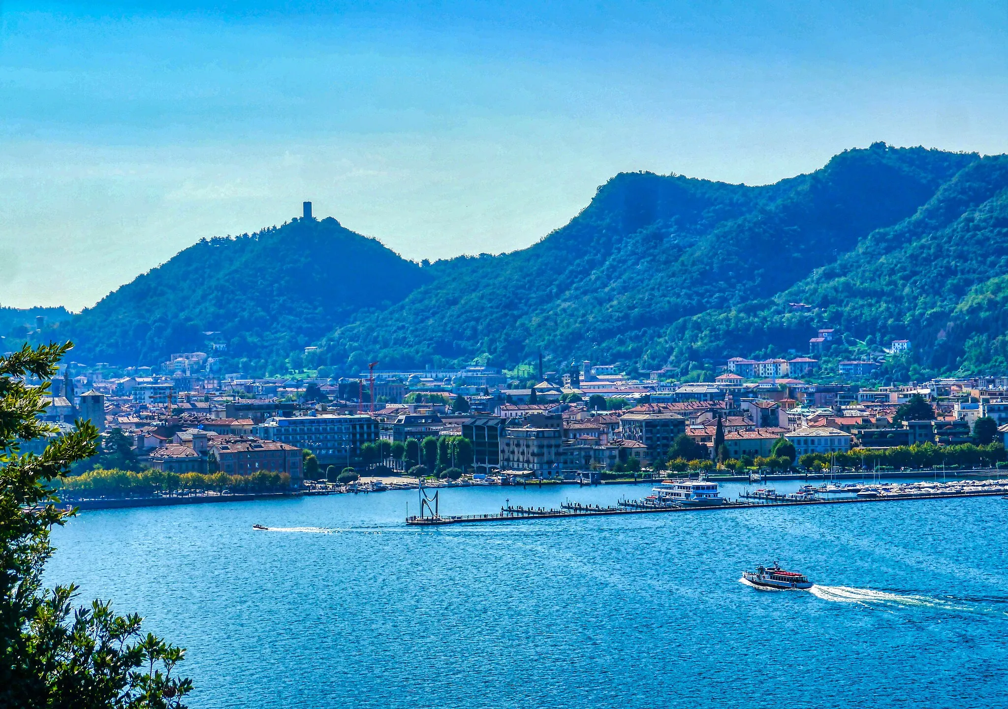 Photo showing: View to Como and its Harbour, Como, Province of Como, Region of Lombardy, Italy