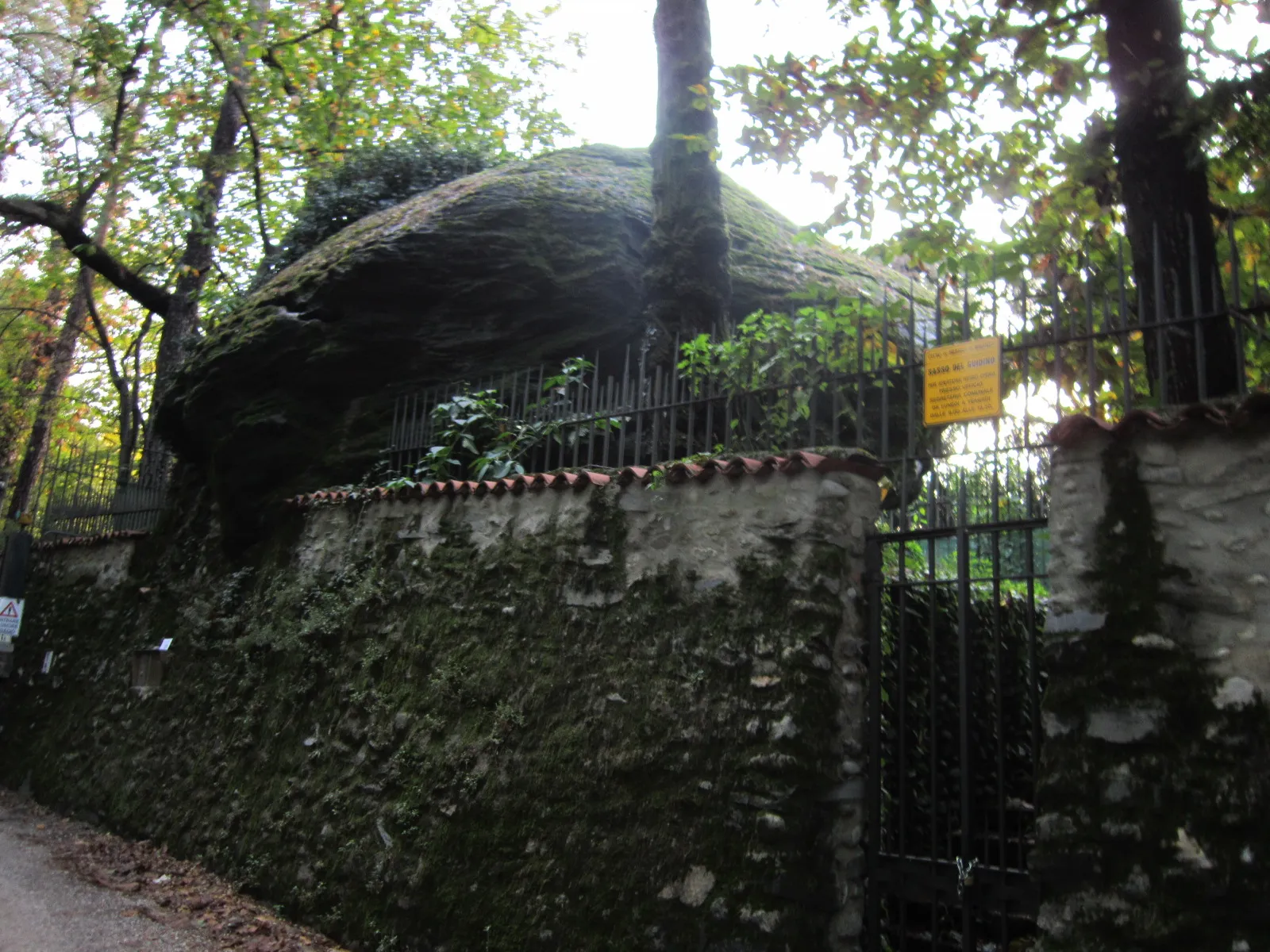 Photo showing: Natural monument Sasso of Guidino