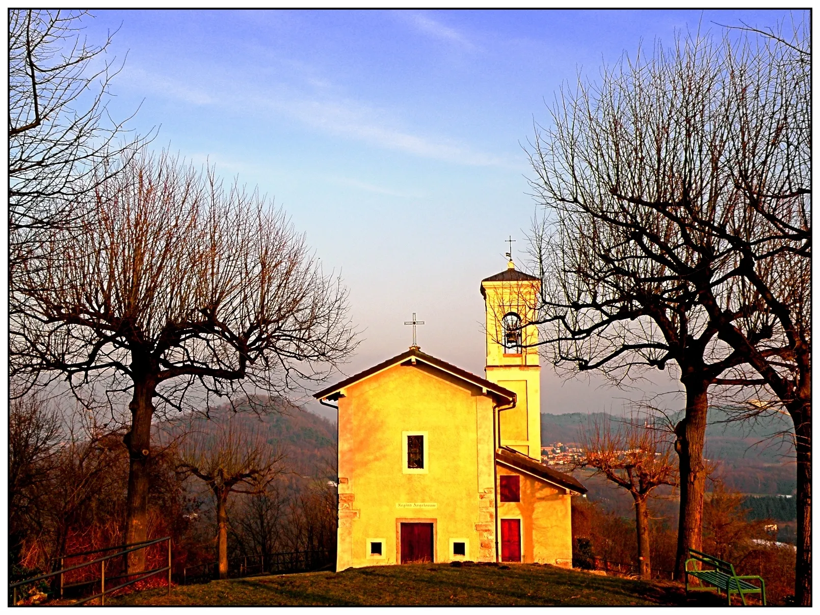 Photo showing: Chiesa di San Maffeo sulla sommità dell'omonimo colle.