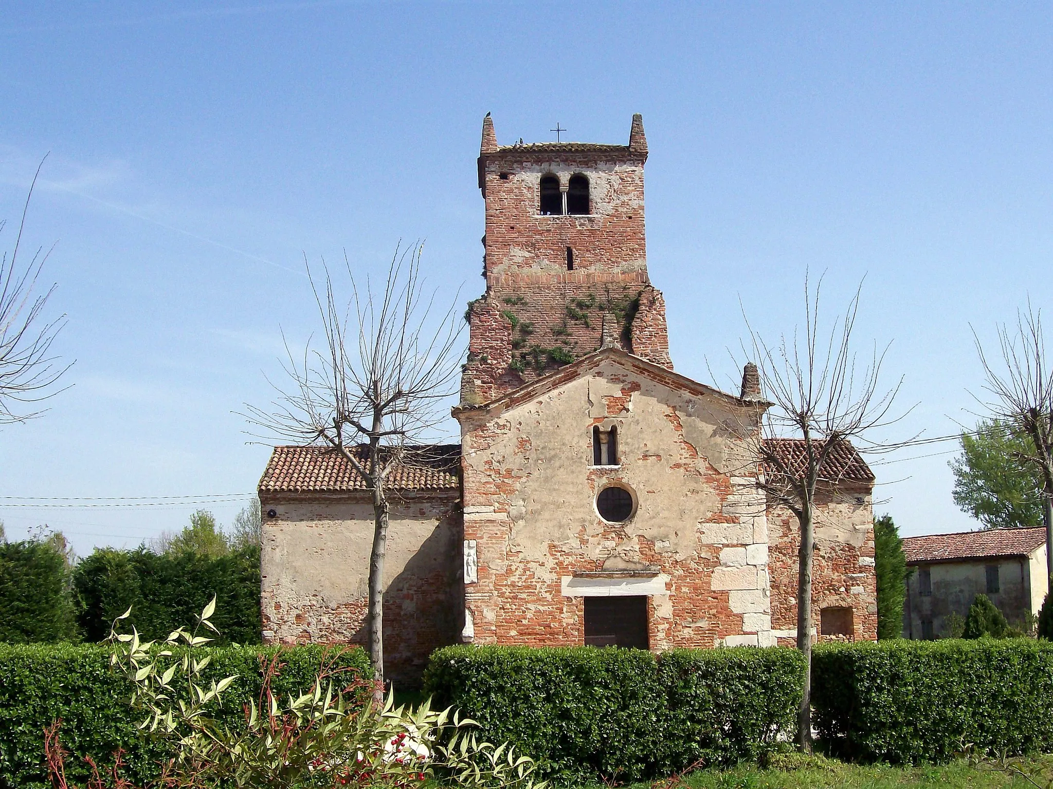 Photo showing: Chiesa di S. Pietro in Monastero, detta "il Cesòn", presso San Pietro in Valle (VR).