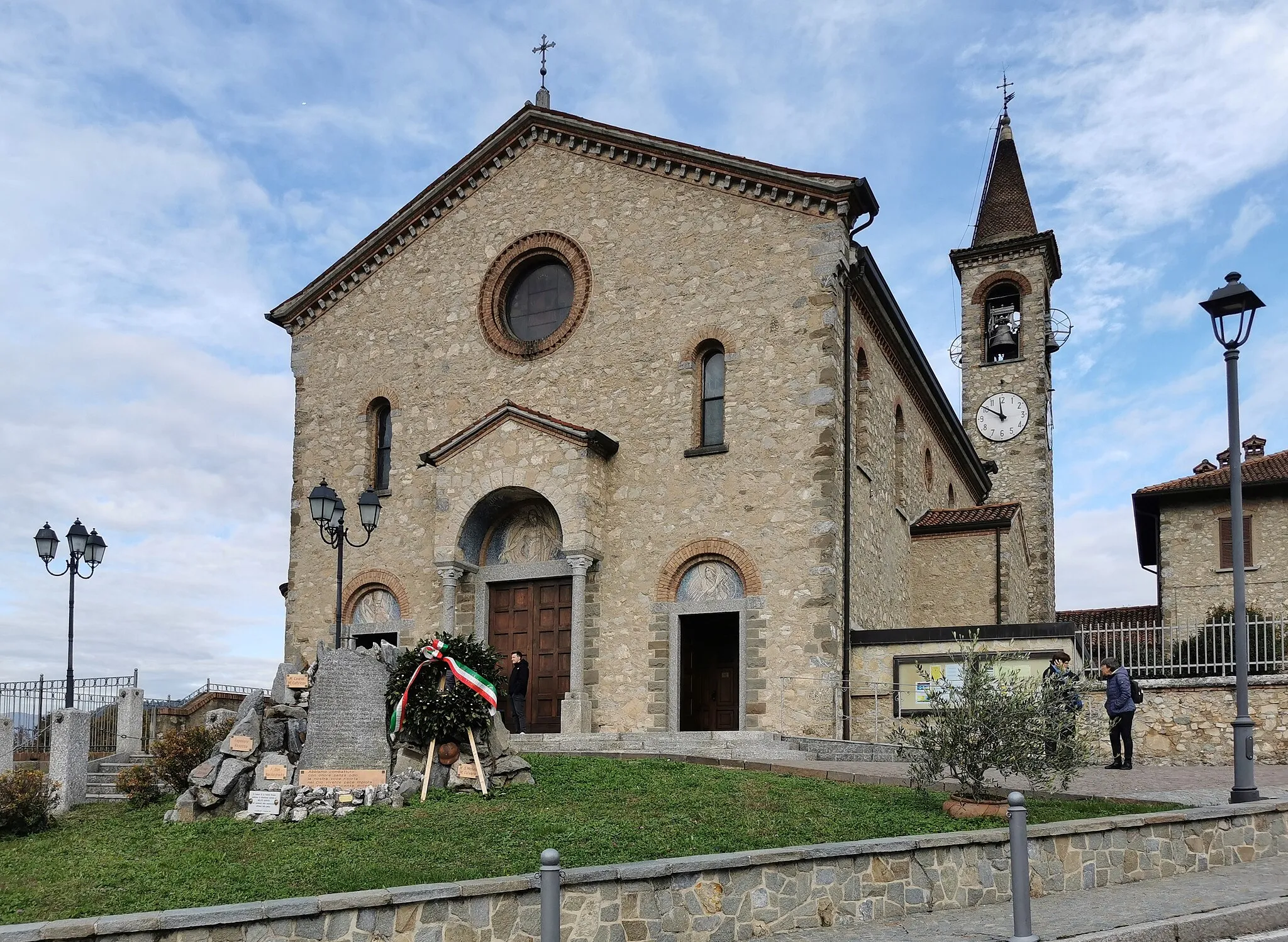 Photo showing: Facciata della chiesa di Sant'Ambrogio (Monte, La Valletta Brianza)