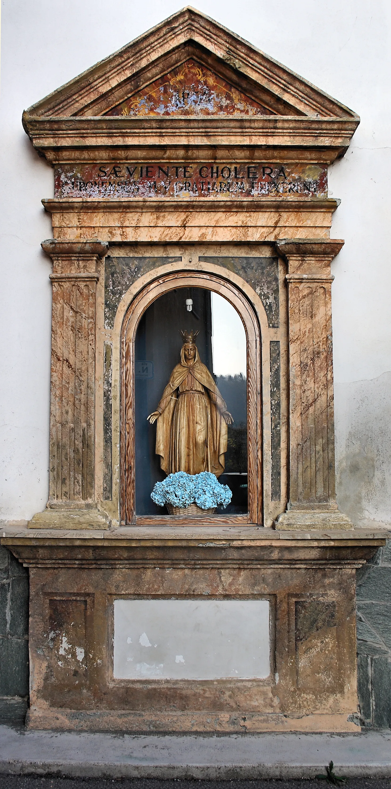 Photo showing: Foto di un tabernacolo di una Madonnina del paese di Gurone