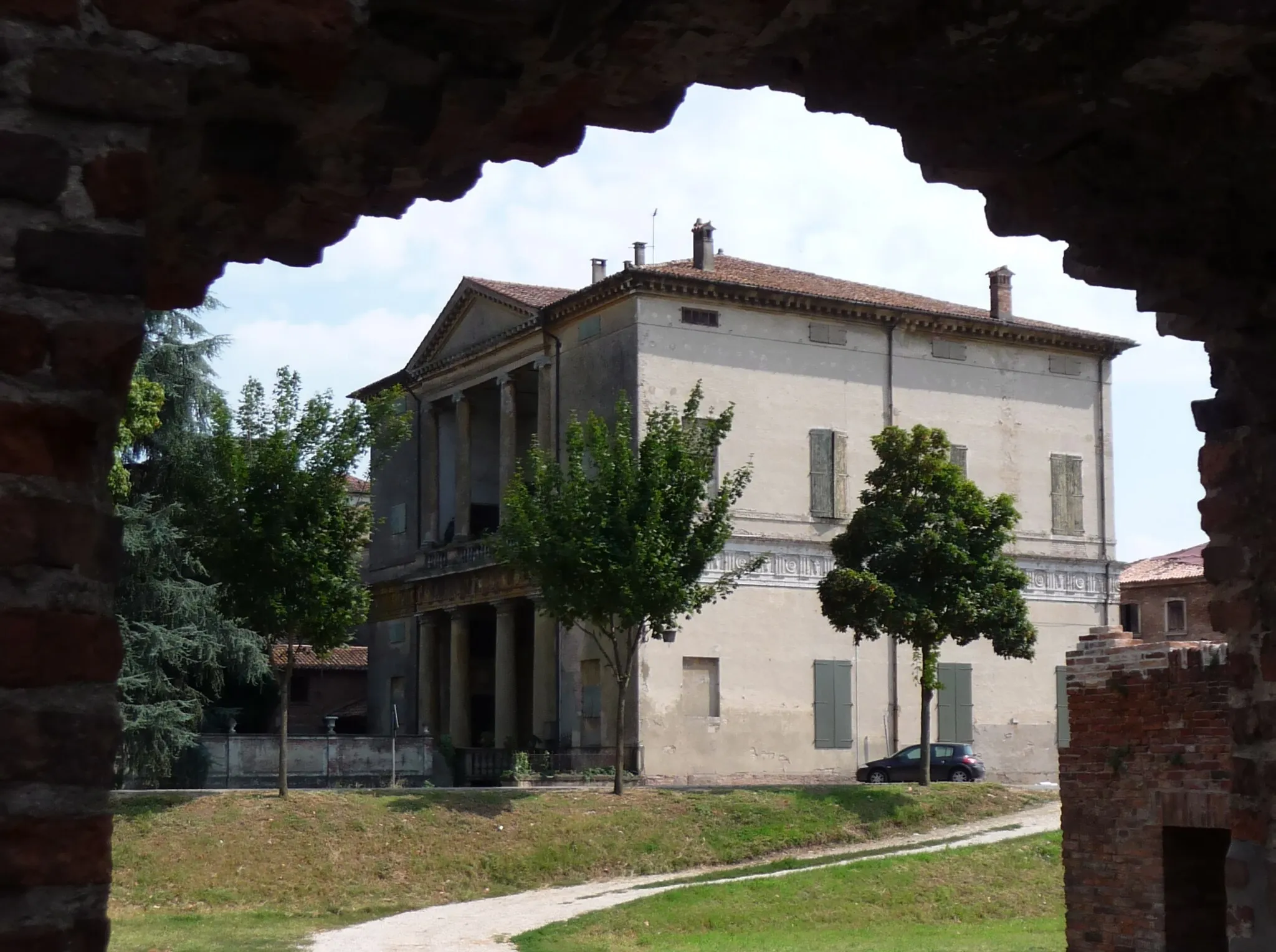 Photo showing: The Villa Pisani is a patrician villa outside the city walls of Montagnana, Veneto, northern Italy. (→Villa Pisani (Montagnana))