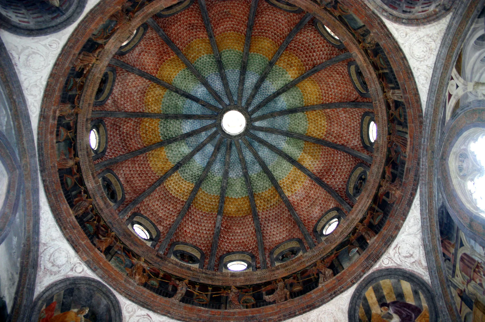 Photo showing: The dome of the Cappella Portinari chapel in Sant'Eustorgio church in Milan, Italy. Picture by Giovanni Dall'Orto, March 1 2007.