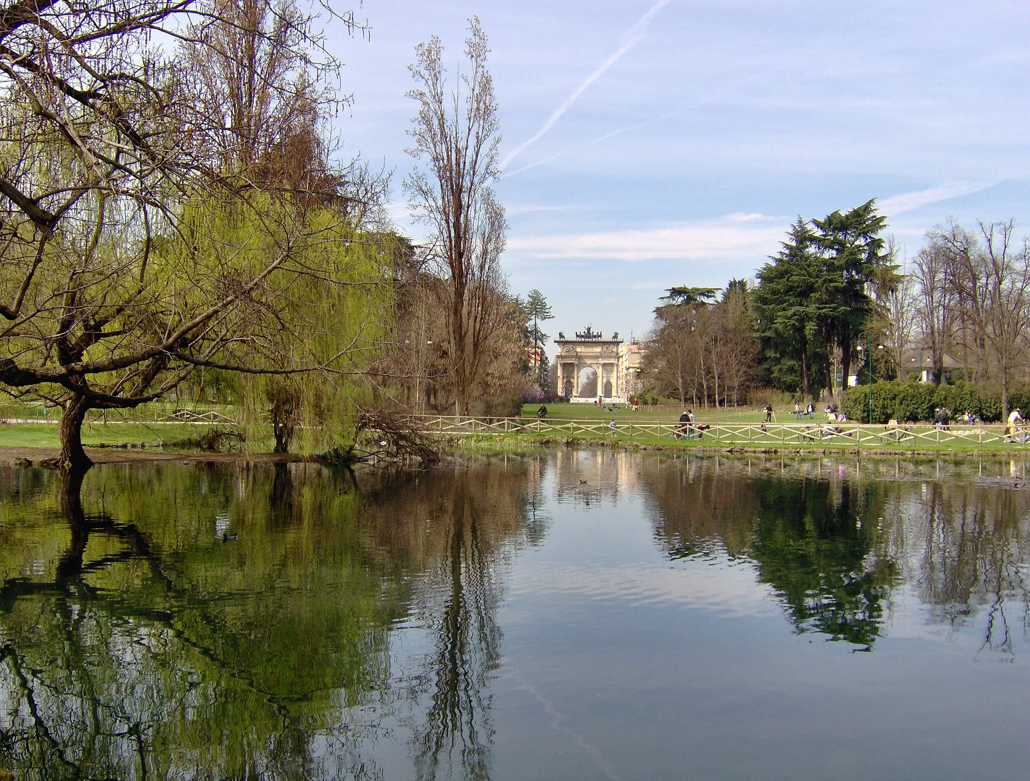 Photo showing: Parco Sempione in Milan, see from Viale Alessandro Petofi
