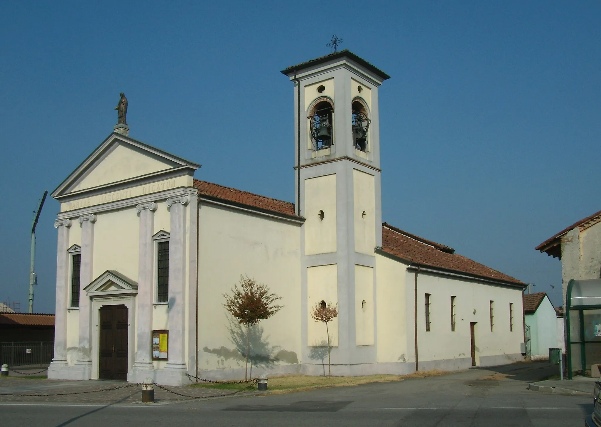 Photo showing: La chiesa parrocchiale della Natività della Beata Vergine Maria a Cadilana, frazione di Corte Palasio.