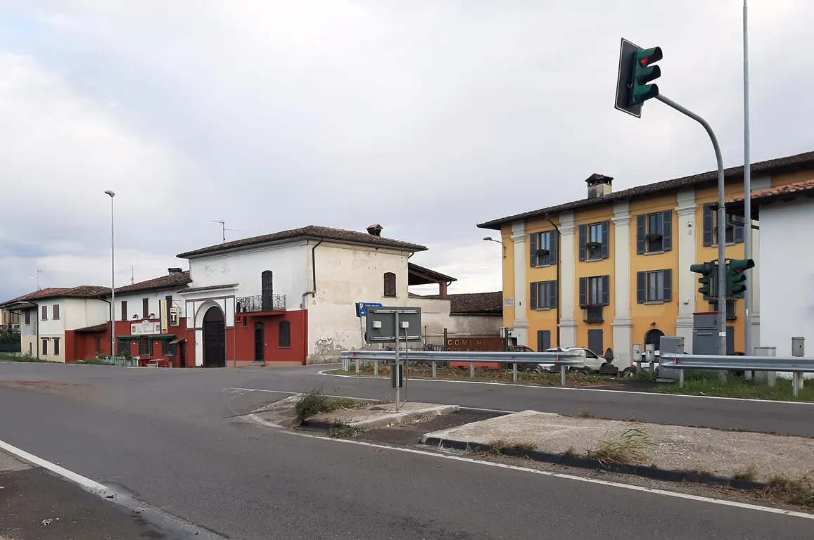 Photo showing: La località Cadilana Alta lungo l'ex strada statale 235, nel territorio comunale di Corte Palasio.