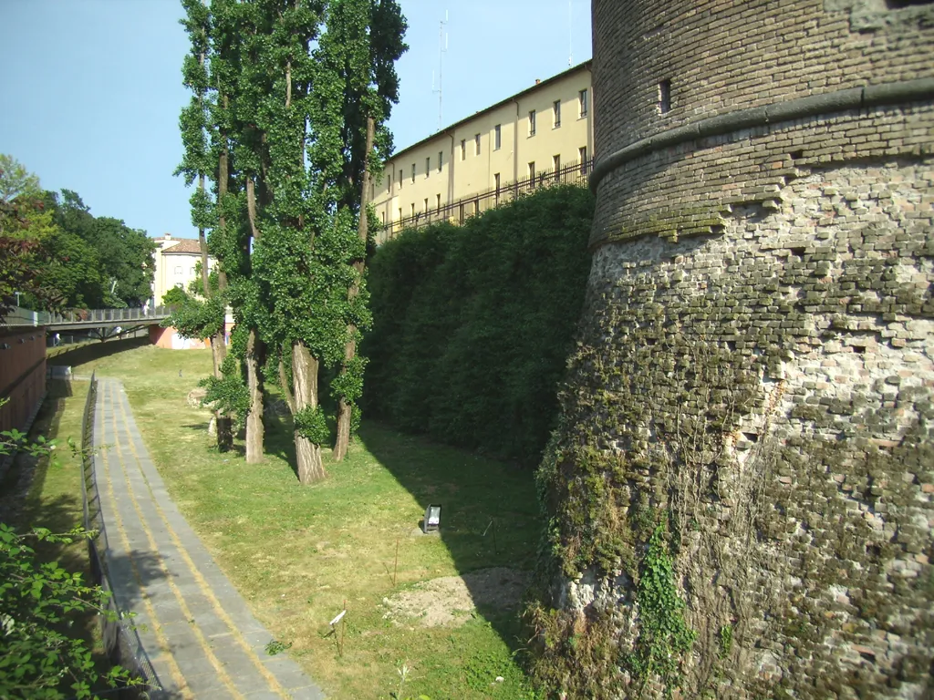 Photo showing: Gli spalti del Castello Visconteo di Lodi