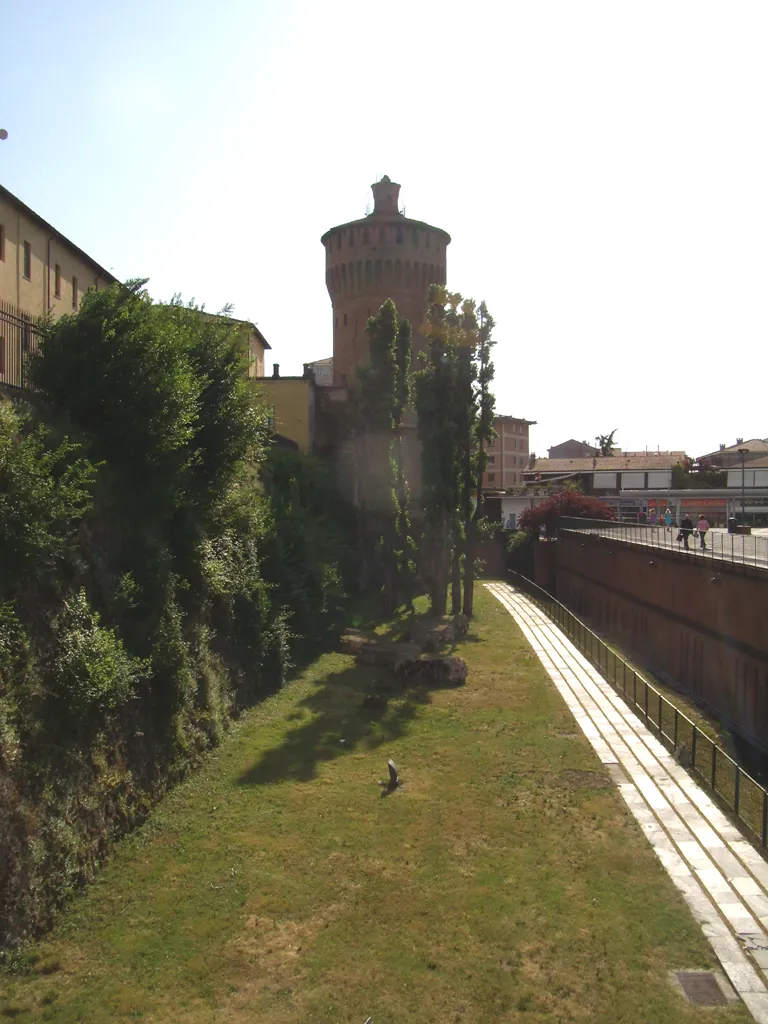 Photo showing: Vista degli spalti del Castello Visconteo di Lodi