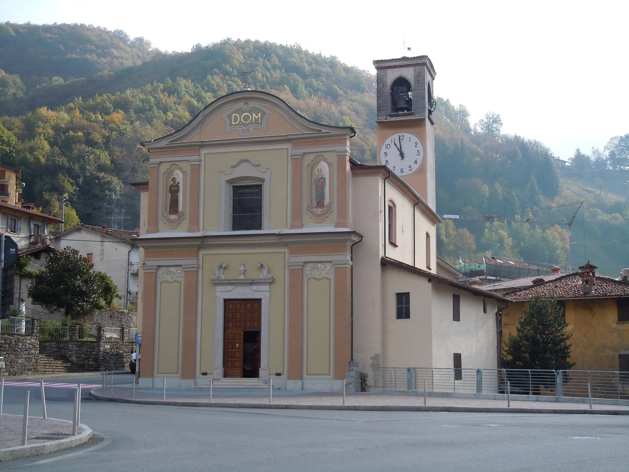Photo showing: Brozzo, frazione di Marcheno, chiesa parrocchiale di san Michele Arcangelo.