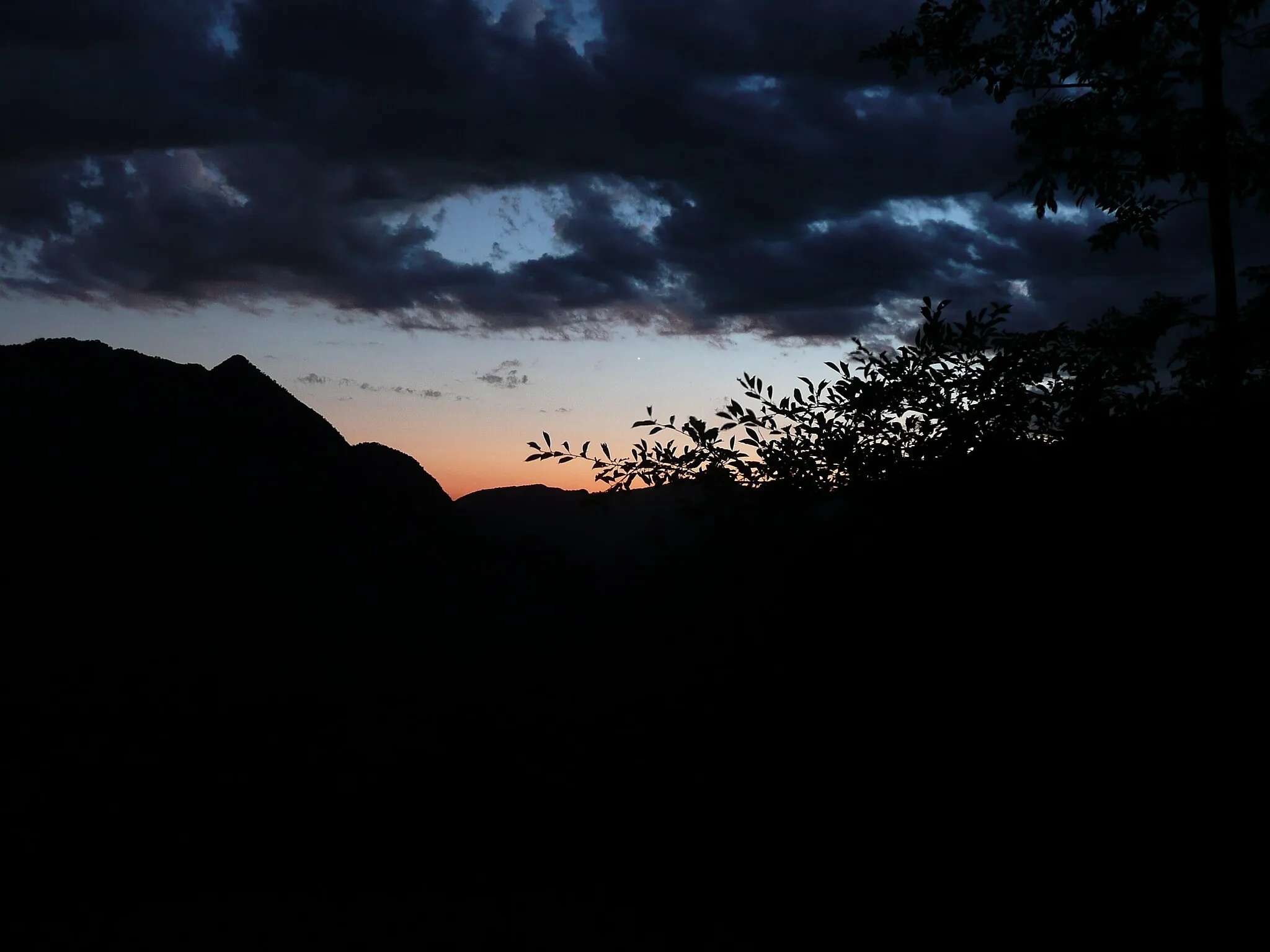 Photo showing: valle al tramonto