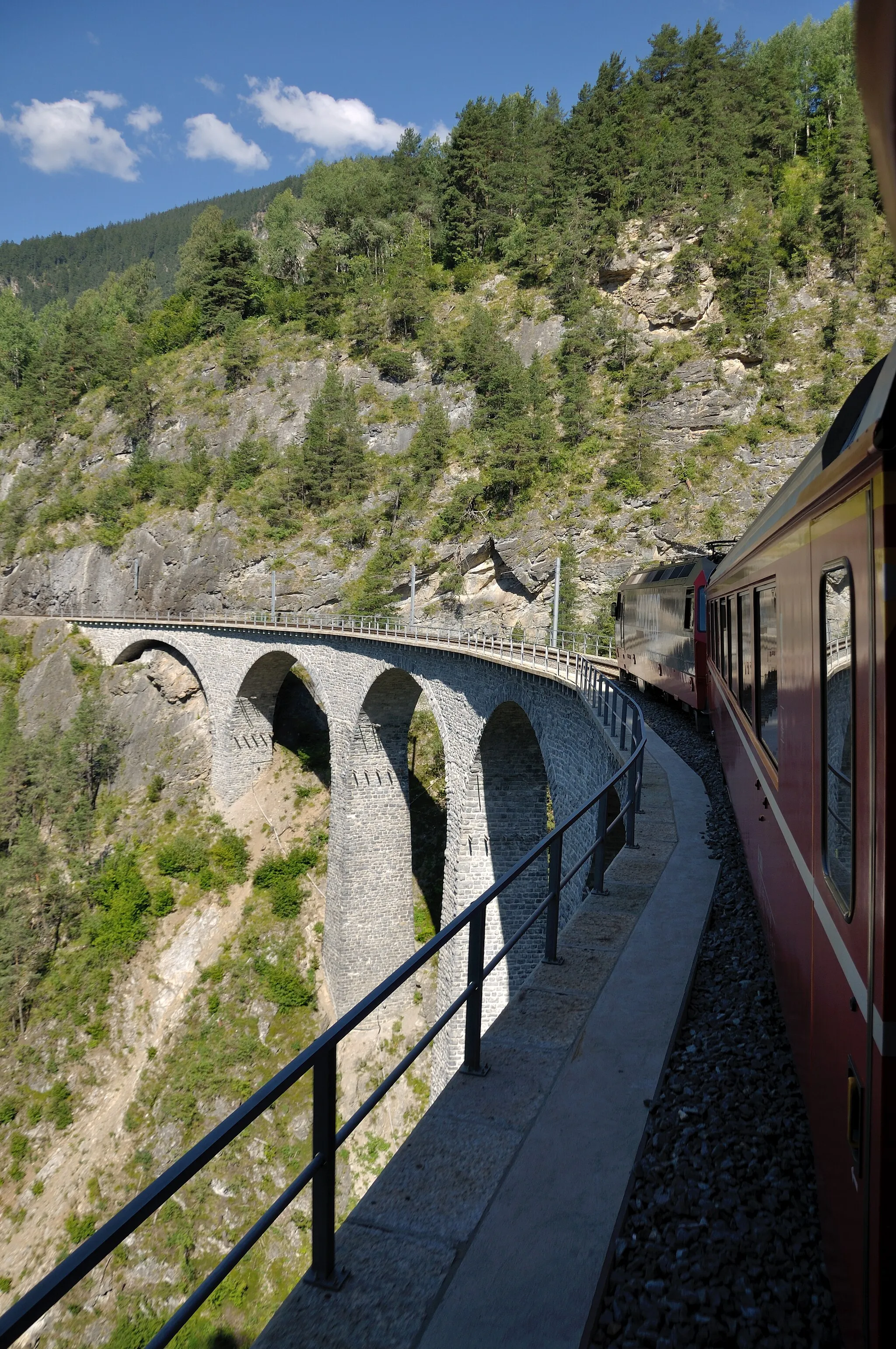 Photo showing: Switzerland, Graubünden, impressions on the Albula line of the Rhaetian Railways between Bergün and Thusis