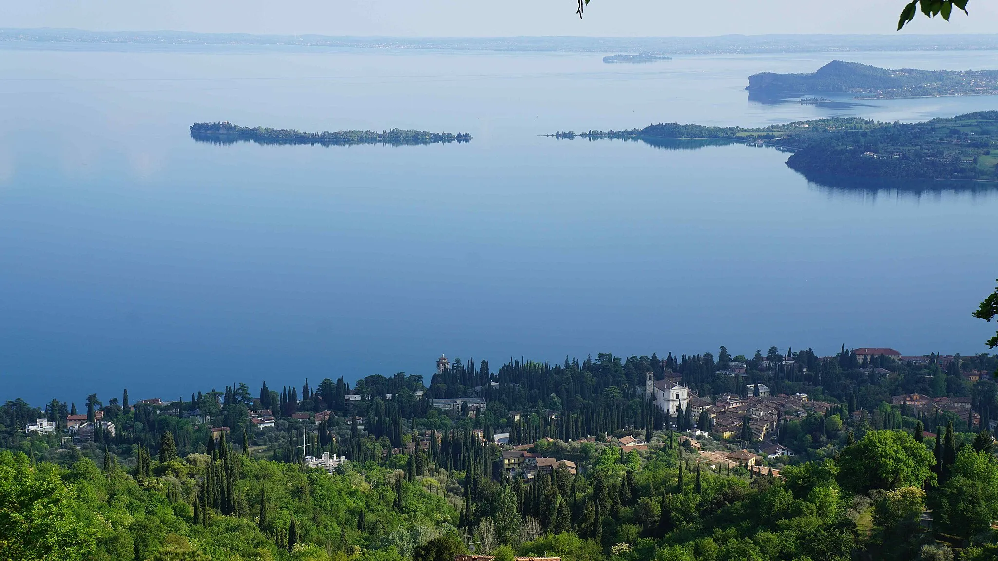 Photo showing: Gardone Riviera visto dall'alto di via della Calma