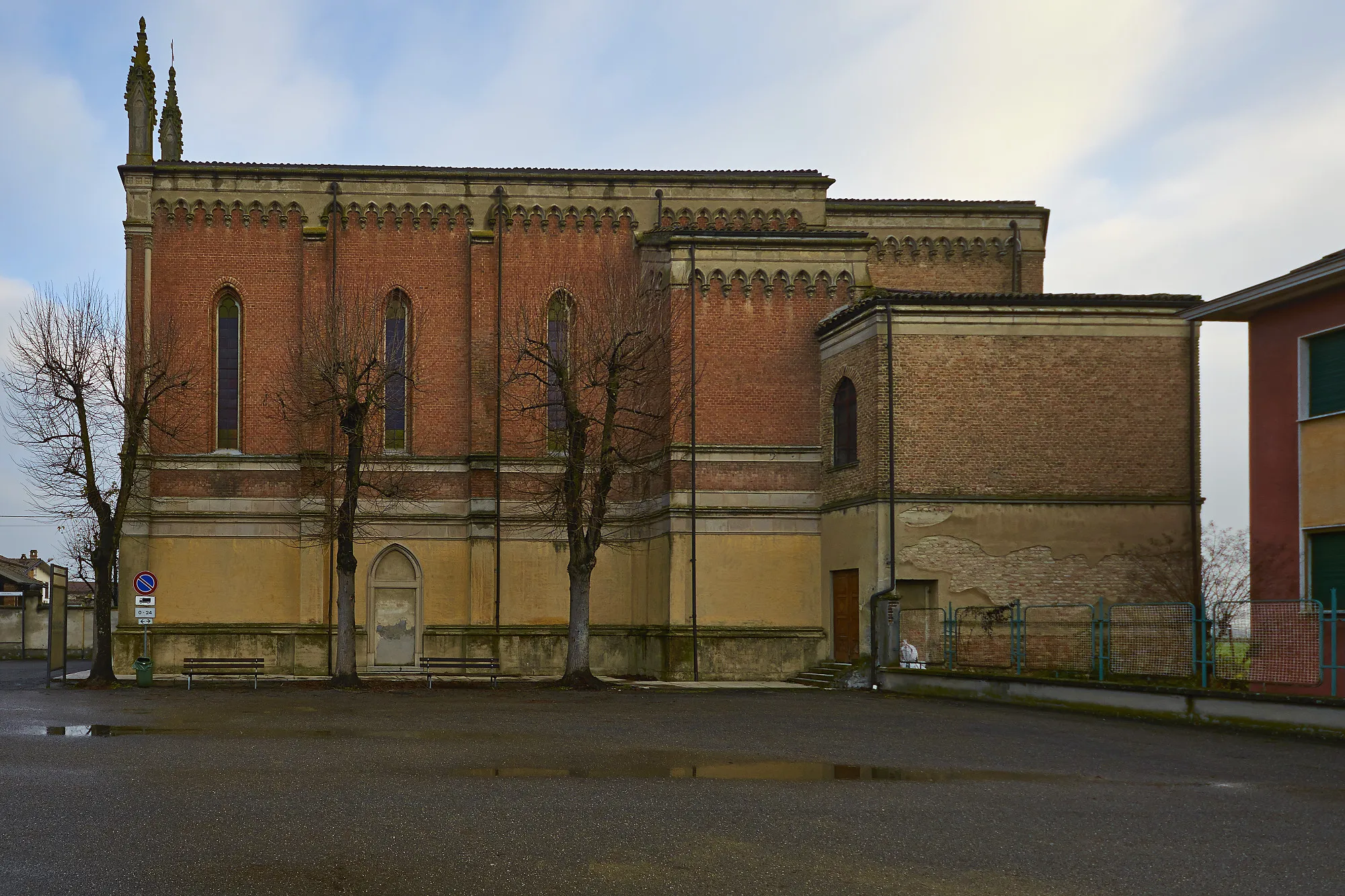 Photo showing: Oriolo, vista laterale della chiesa