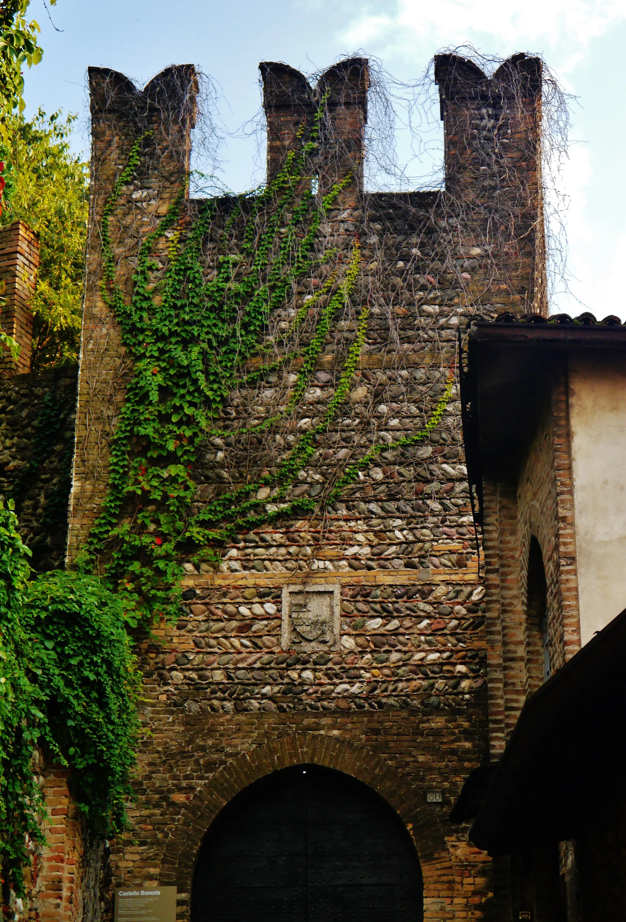 Photo showing: Bonoris Castle, Montichiari, Province of Brescia, Region of Lombardy, Italy