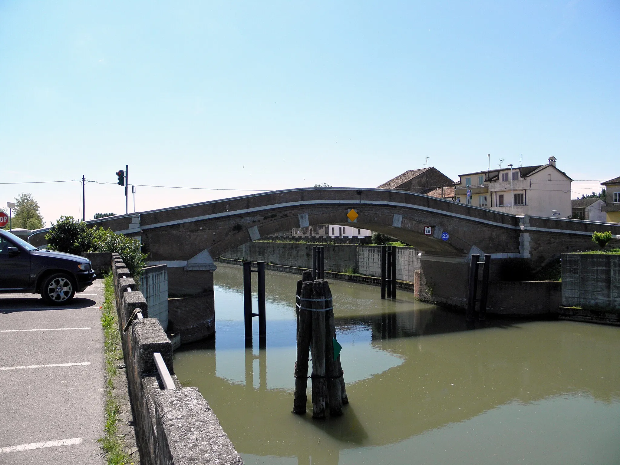 Photo showing: Zelo, frazione di Giacciano con Baruchella:vista del ponte sul Fiume Tartaro.