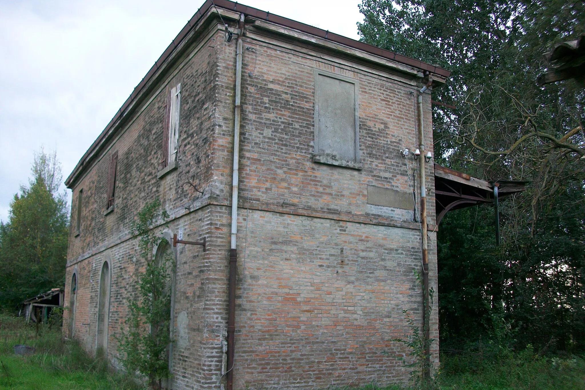 Photo showing: ex-stazione di Staggia sulla linea dismessa Modena-Mirandola