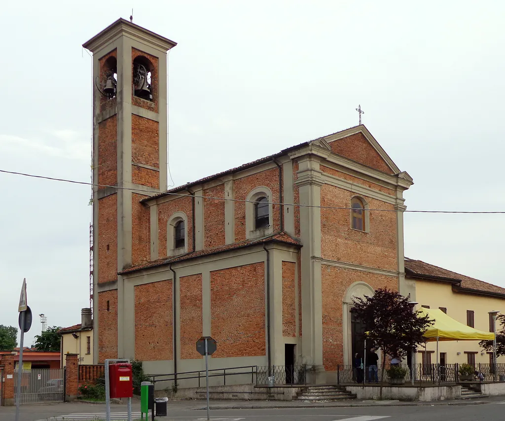 Photo showing: La chiesa parrocchiale dei Santi Pietro e Paolo a Mezzate, frazione di Peschiera Borromeo.