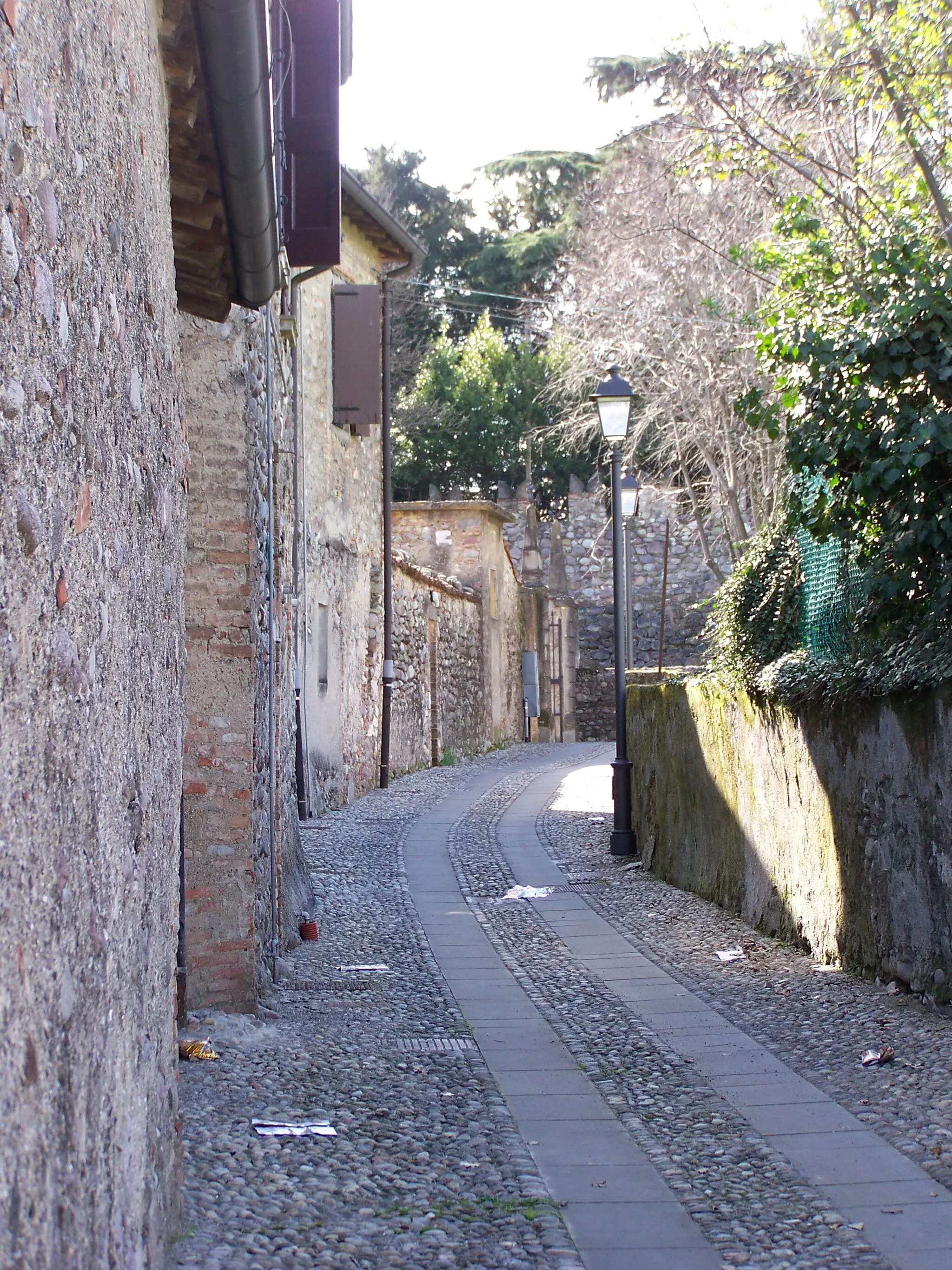 Photo showing: Scorcio di via Castello, a Bornato.