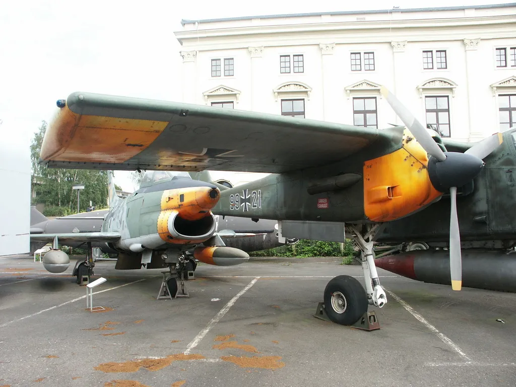 Photo showing: Bundeswehrmuseum Dresden mit Teilen von der NVA Remark: Fiat G.91 & Rockwell OV-10 Bronco.