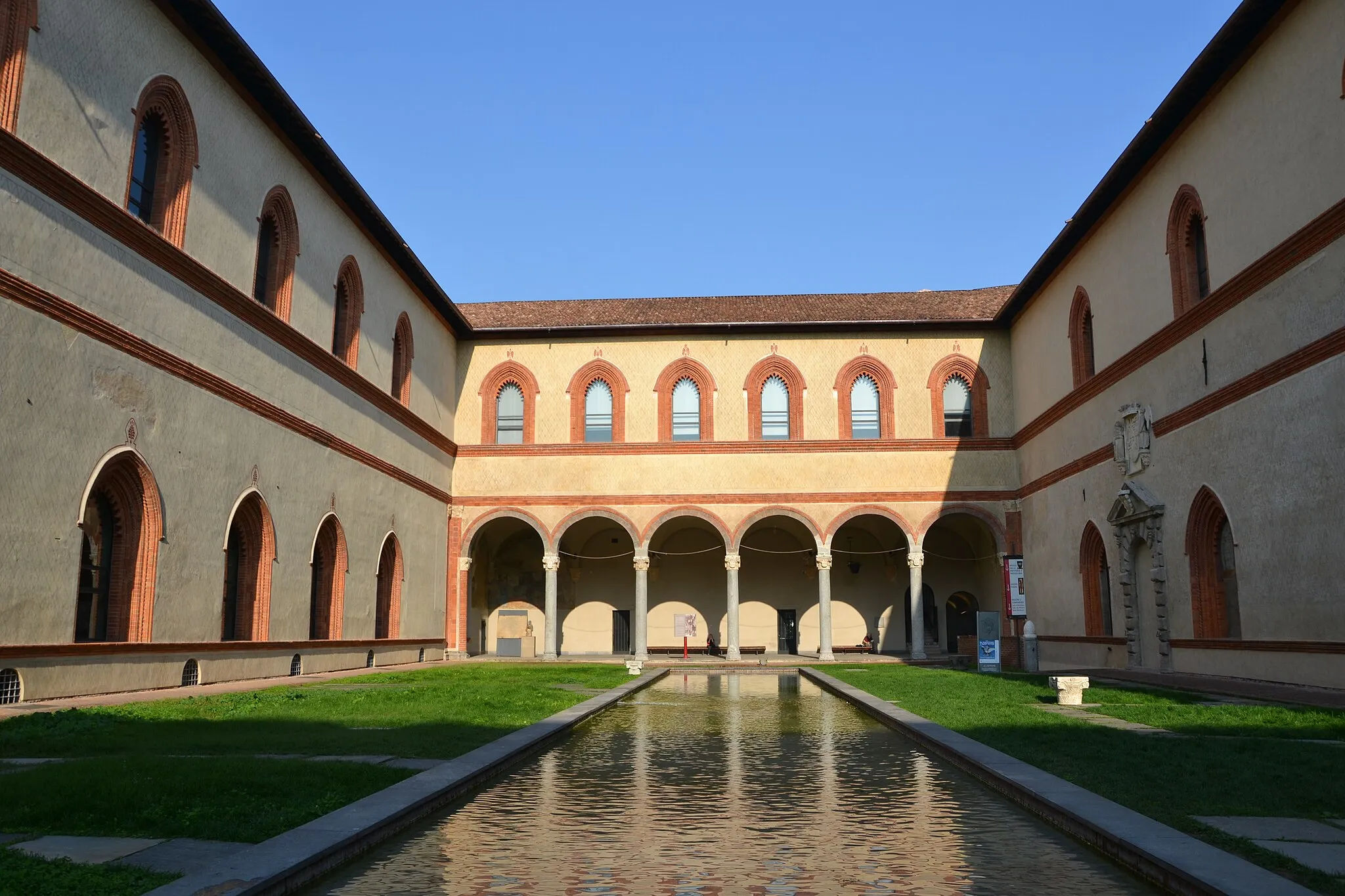 Photo showing: Castello Sforzesco (Milan) - Dukes' Courtyard