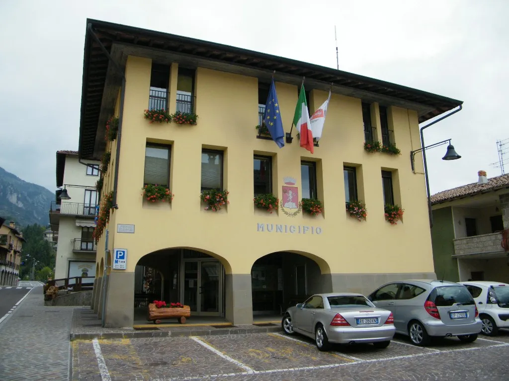Photo showing: Town hall. Castione della Presolana