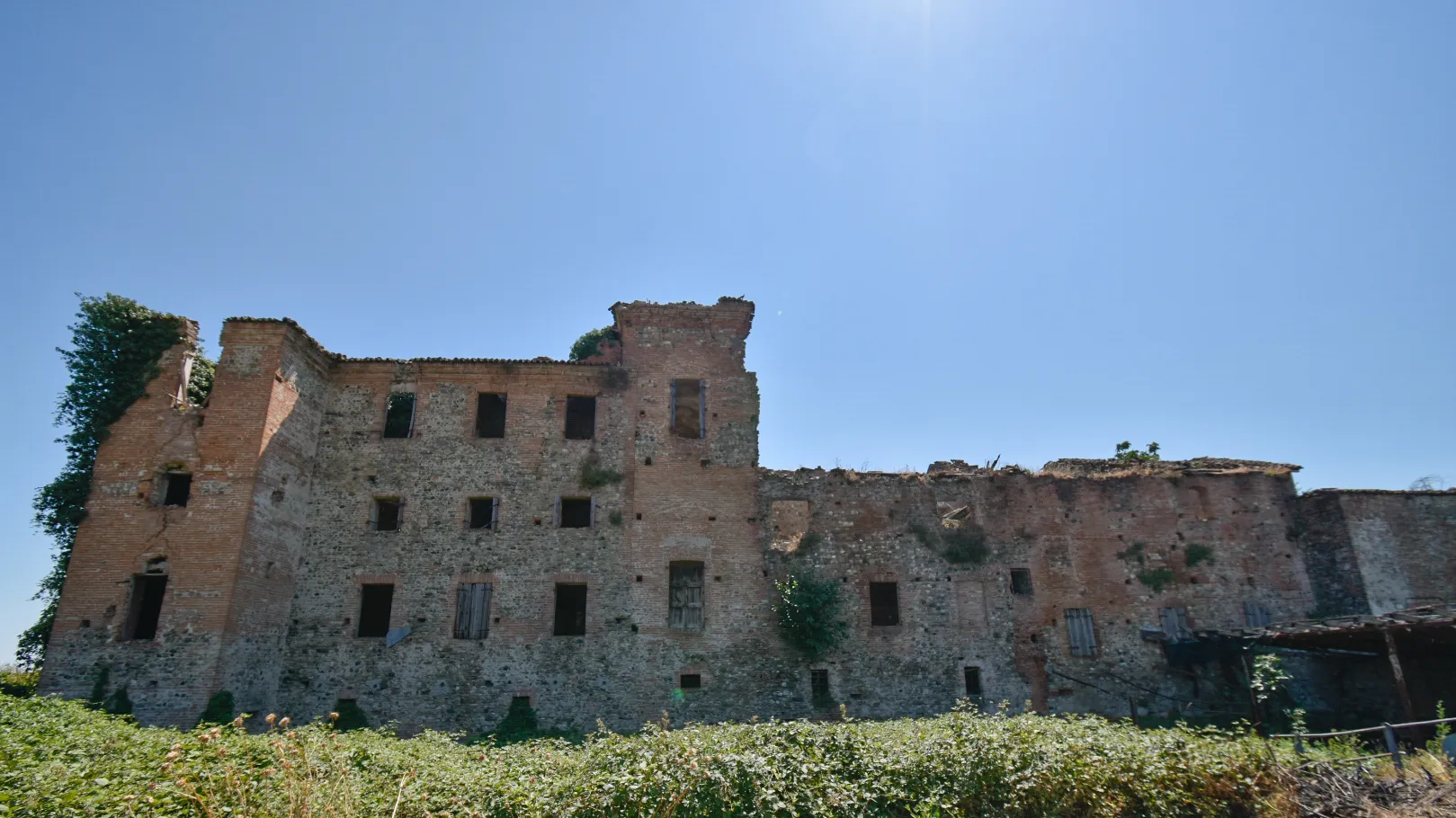 Photo showing: Castle of S. Polo in the province of Piacenza (Italy)