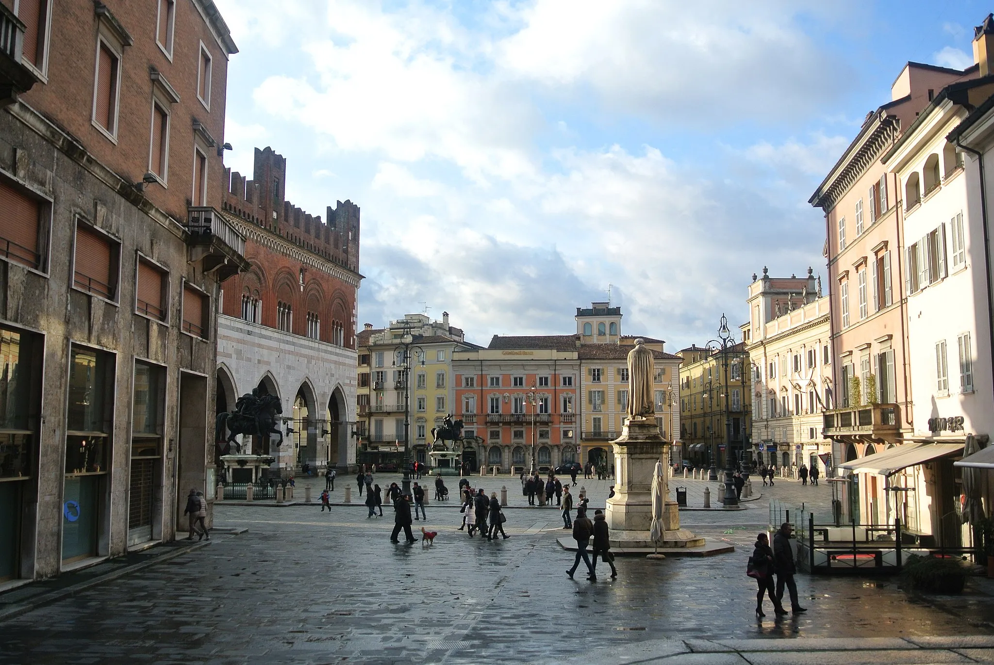 Photo showing: Piazza dei Cavalli