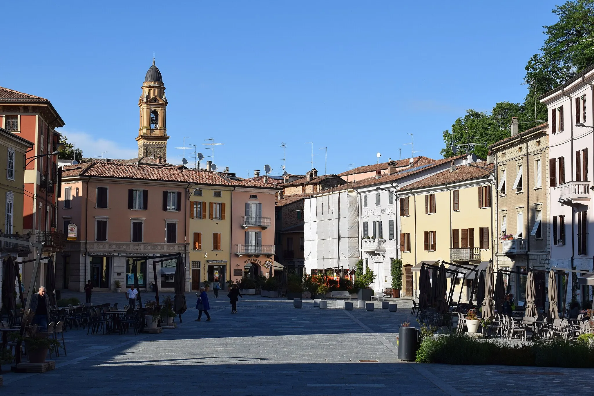 Photo showing: Rivergaro, Piazza Paolo