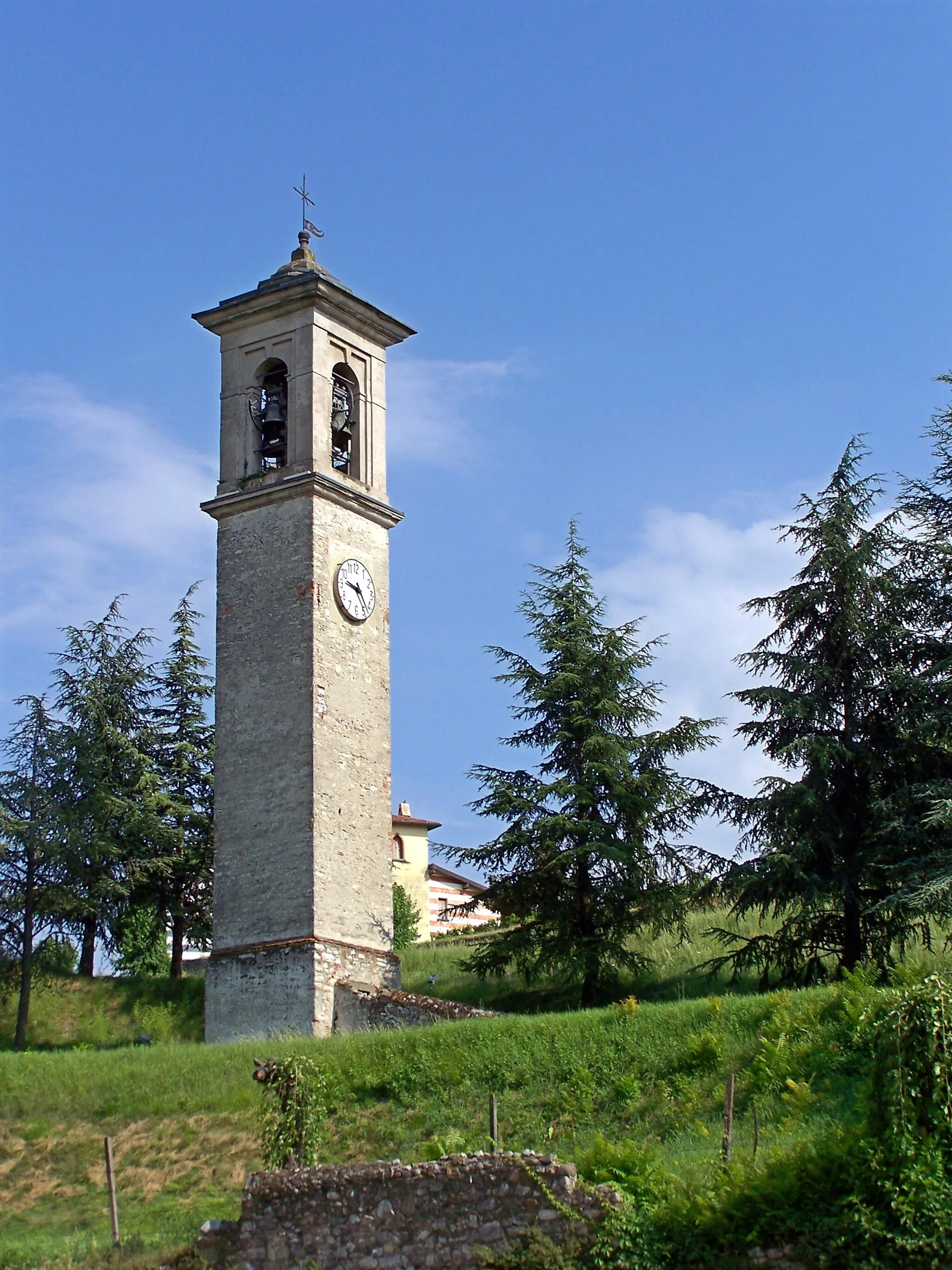 Photo showing: Il campanile della chiesa di San Vitale a Borgonato