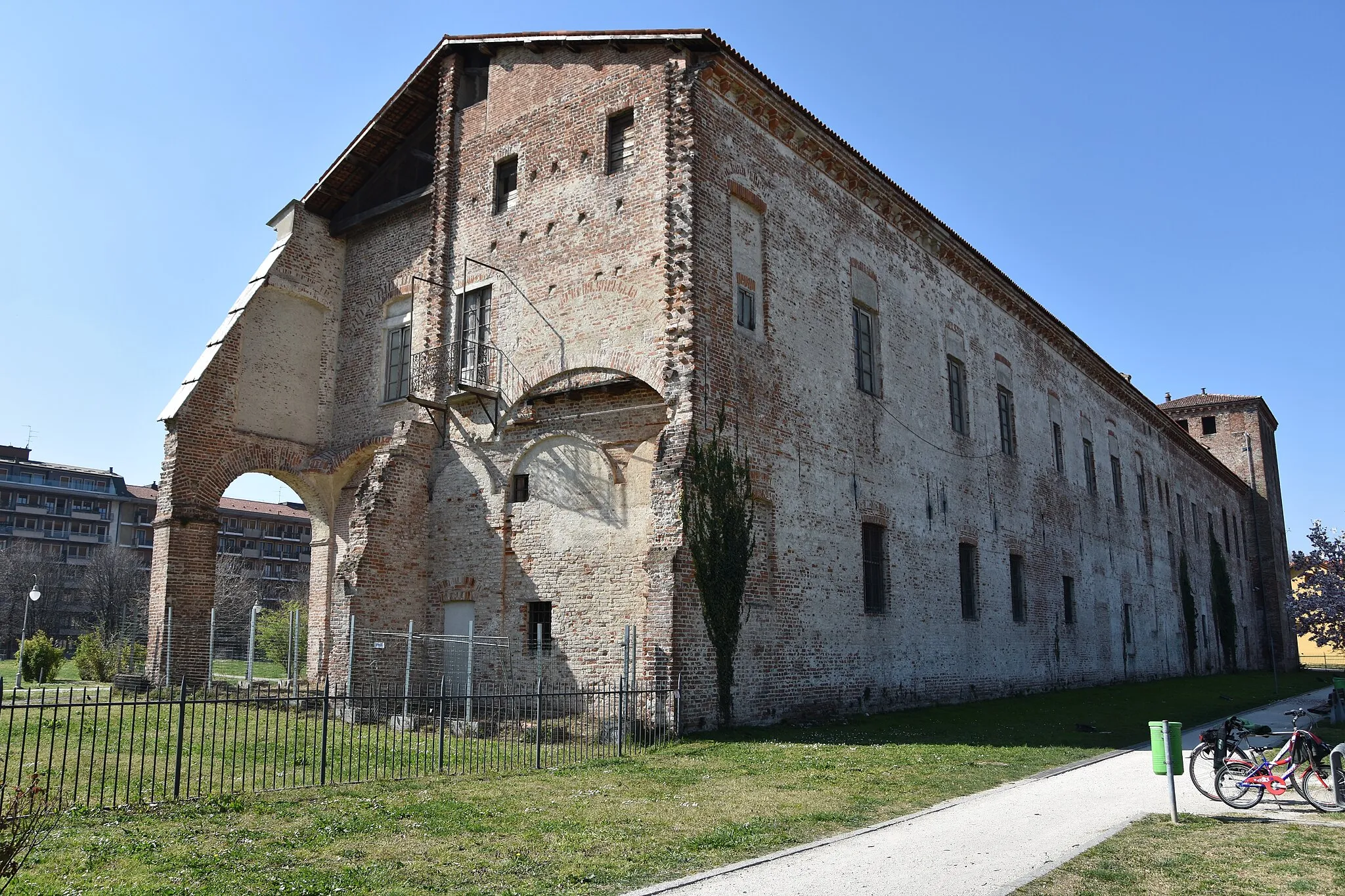 Photo showing: Castello di Melegnano, esterno dell'ala est.