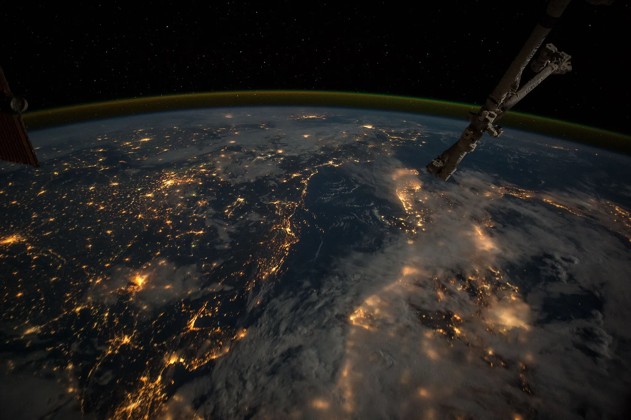 Photo showing: View of Earth taken during ISS Expedition 53.