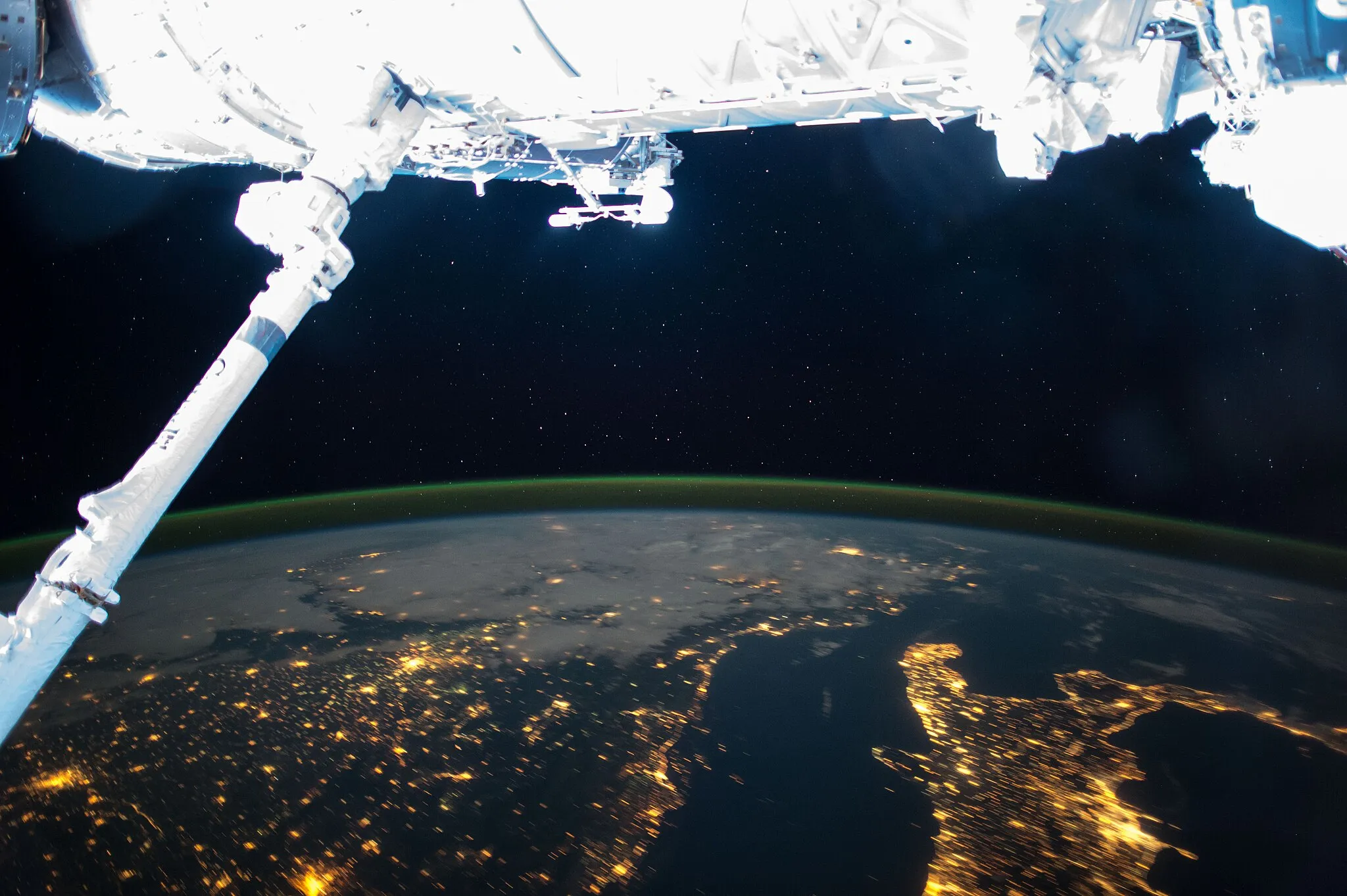 Photo showing: View of Earth taken during ISS Expedition 43.