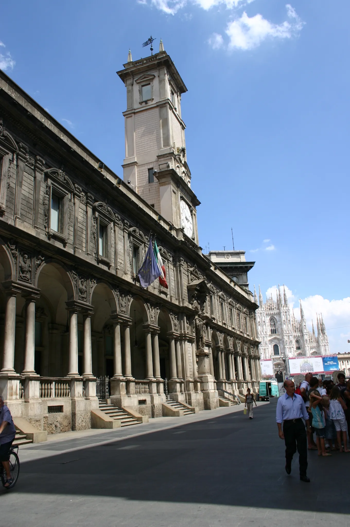 Photo showing: Milan, the Palazzo dei Giureconsulti (lawyers' palace), built in 1563, in  front of Piazza Mercanti ("Merchant square"). Picture by Giovanni Dall'Orto, July 24 2007.
