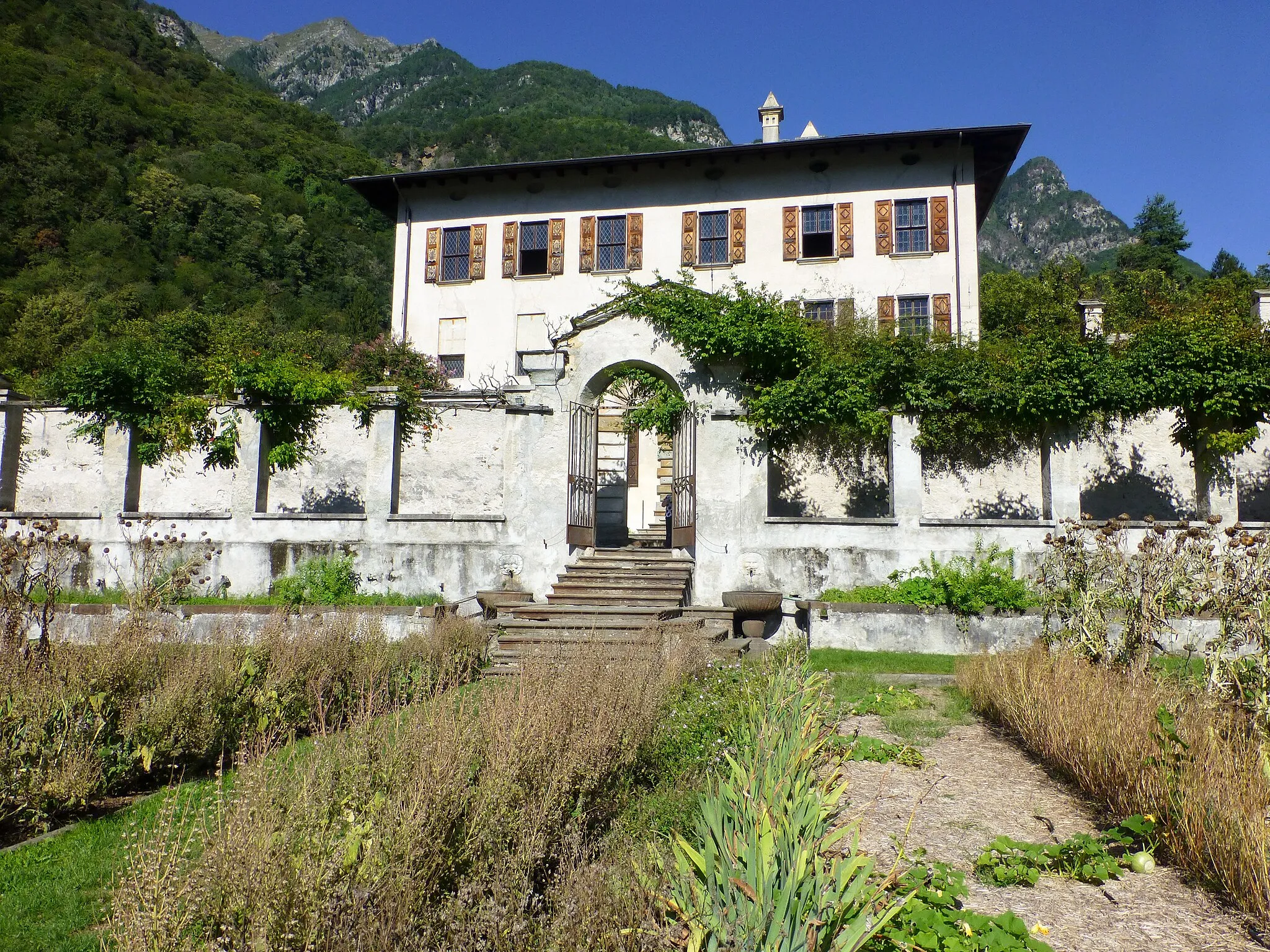 Photo showing: Palazzo Vertemate Franchi in Piuro seen from the vegatable garden