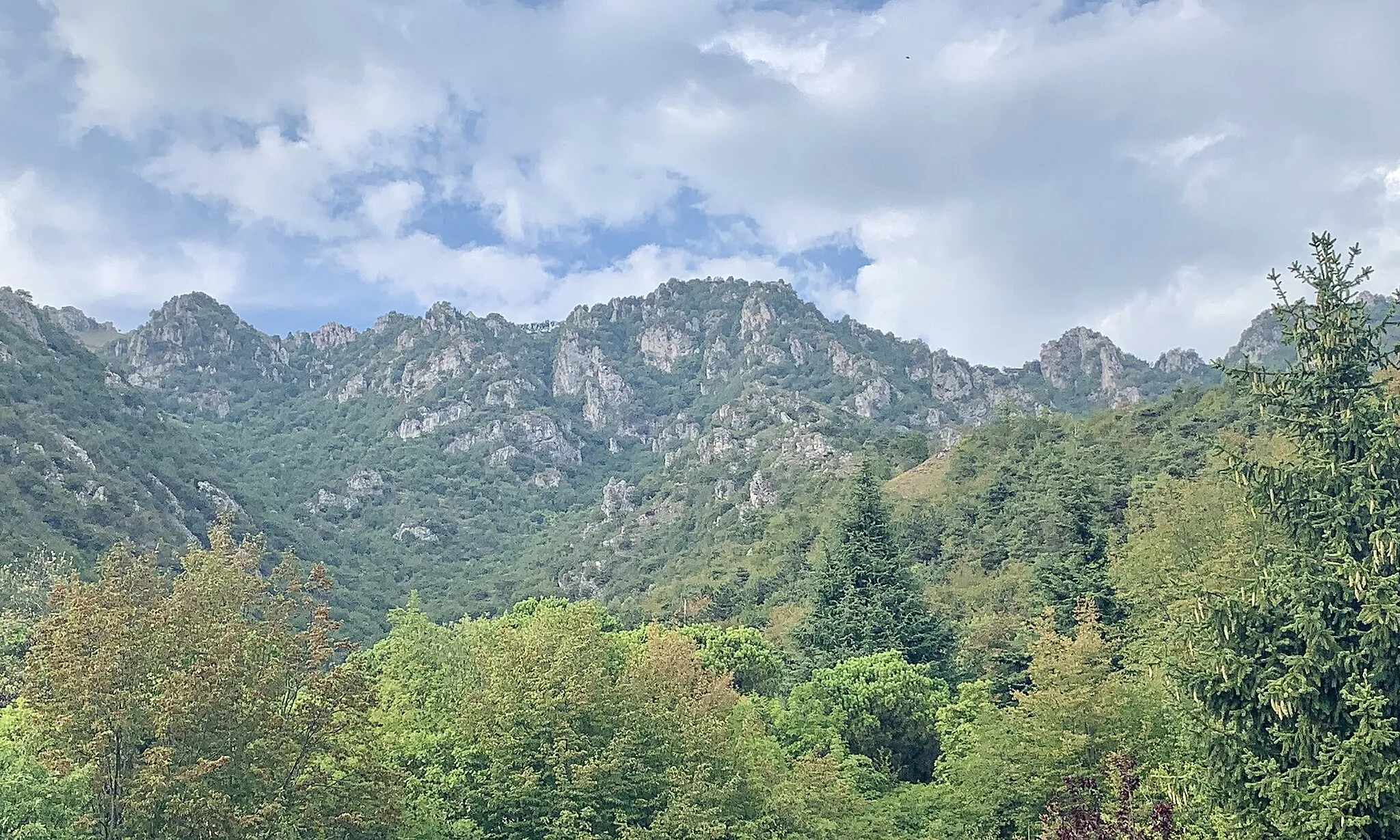 Photo showing: Monte Ladino visto da Via Valsabbia (Lumezzane)