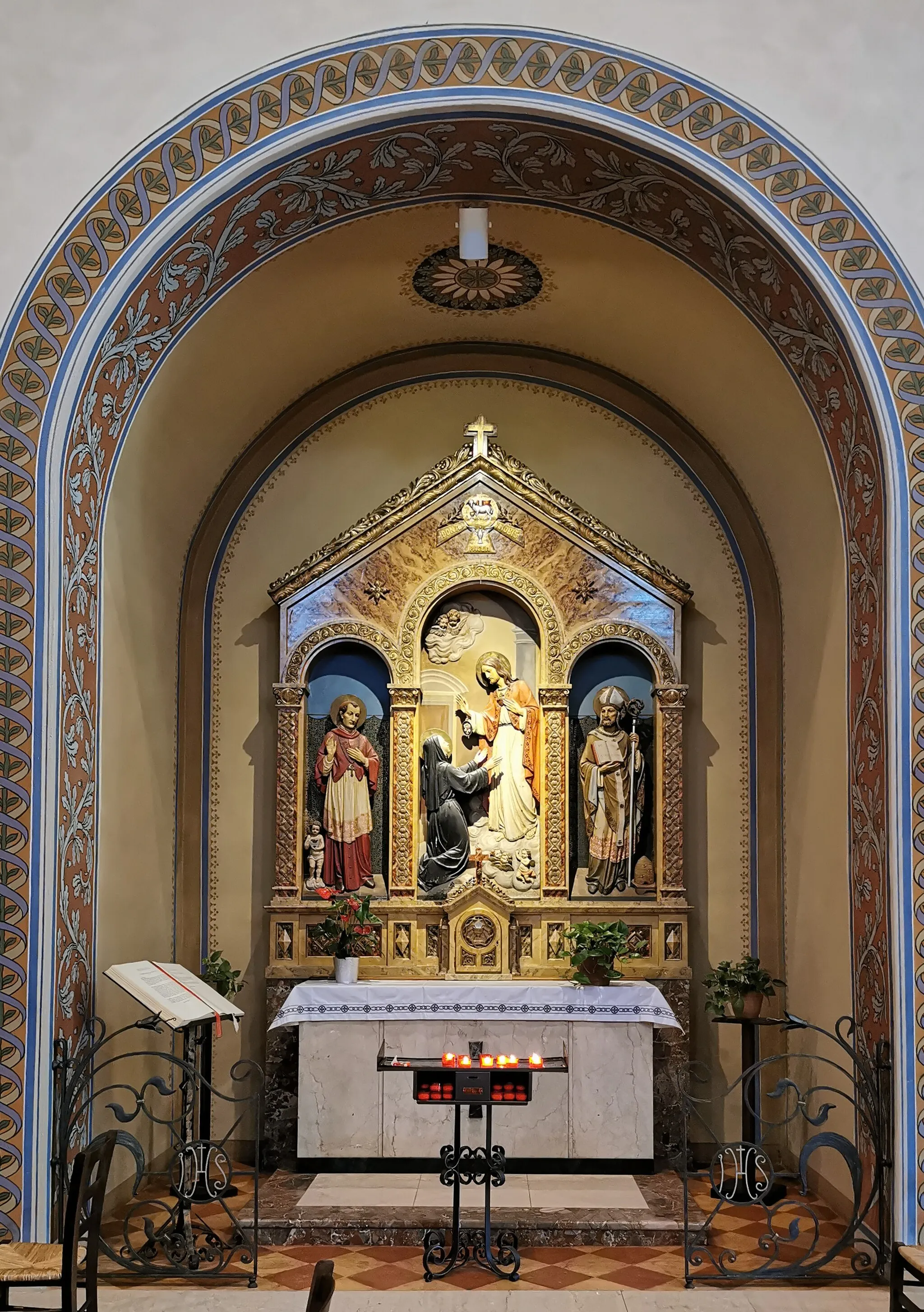 Photo showing: Altare sul lato destro della chiesa di Sant'Ambrogio (Monte, La Valletta Brianza)