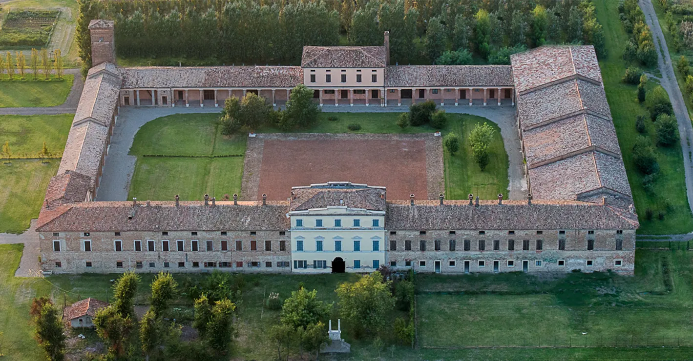 Photo showing: Vista aerea della Corte delle Piacentine