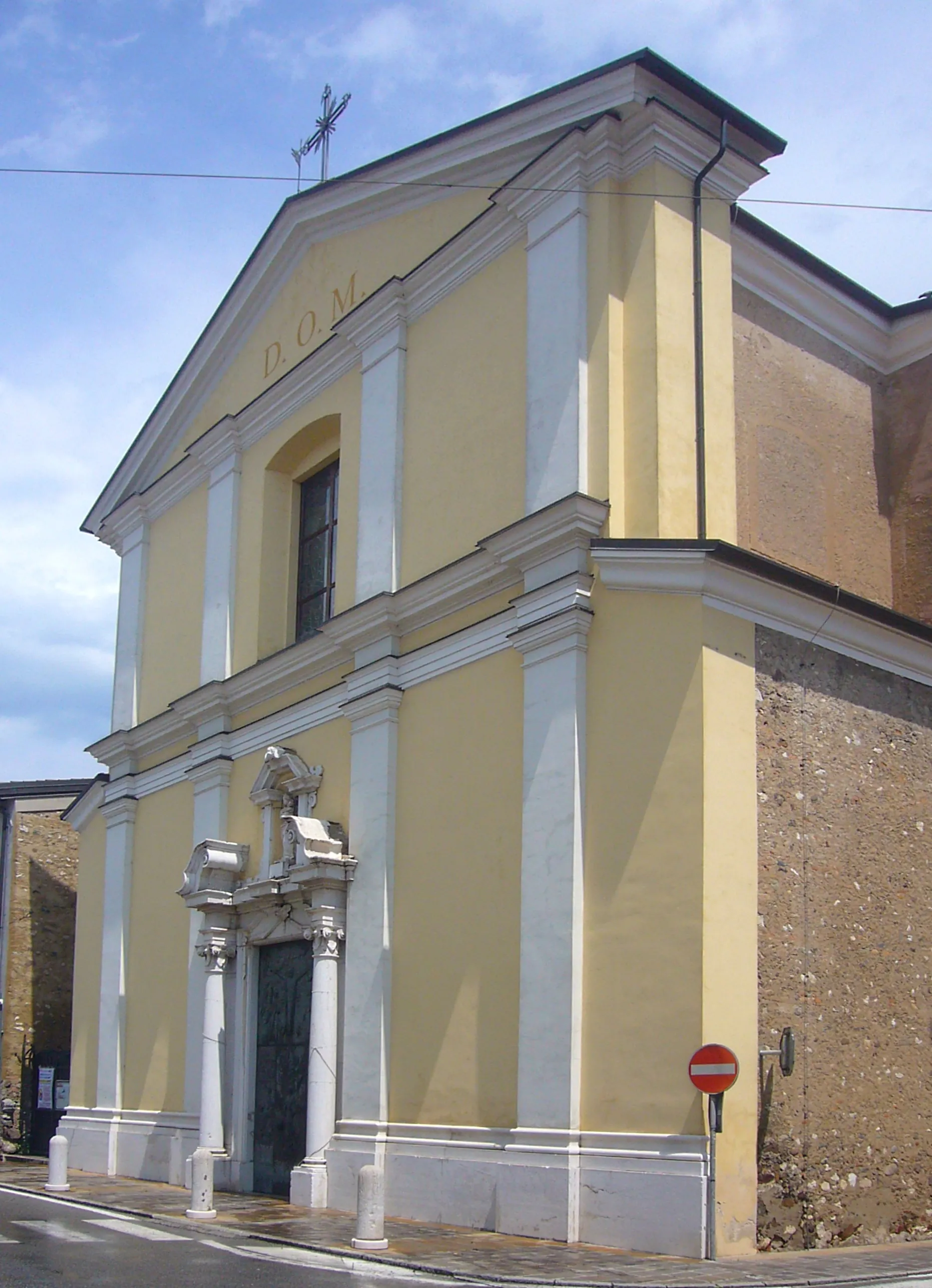 Photo showing: La chiesa parrocchiale di Pozzolengo, in provincia di Brescia