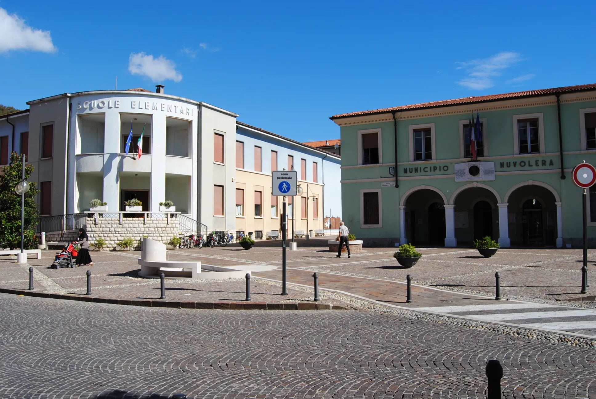 Photo showing: Nuvolera, Piazza Gen. Luigi Soldo.