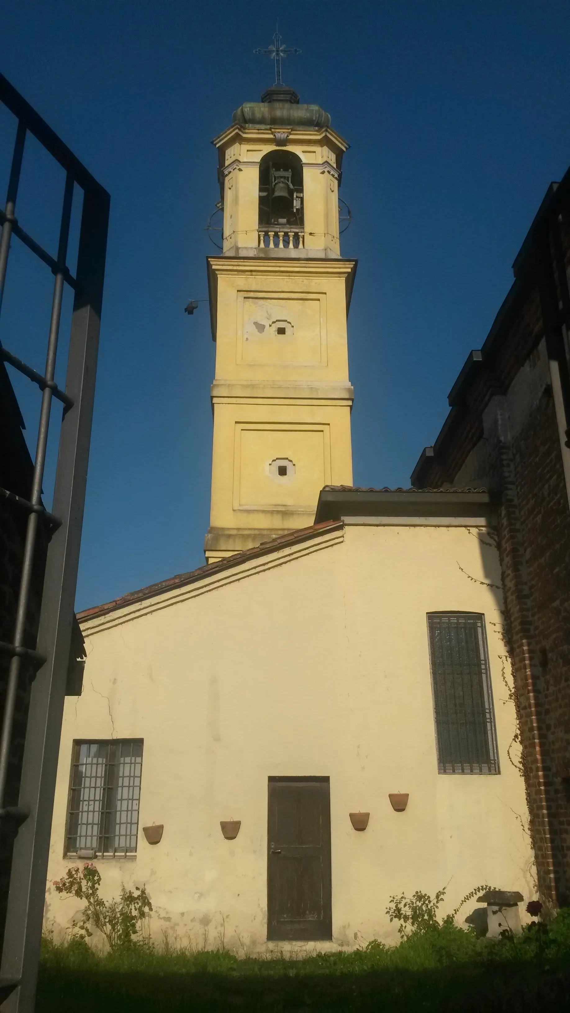 Photo showing: Particolare del campanile della chiesa parrocchiale di Fallavecchia, frazione di Morimondo (MI)