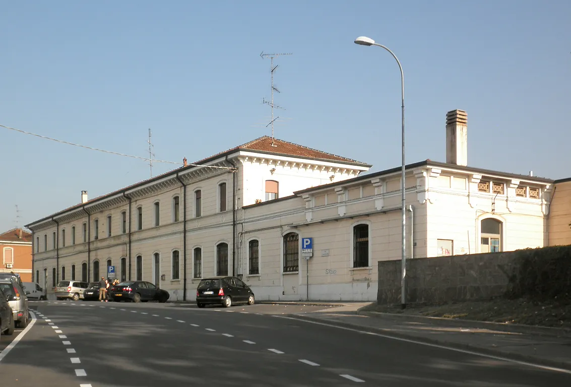 Photo showing: Il vecchio fabbricato viaggiatori della stazione di Gallarate.