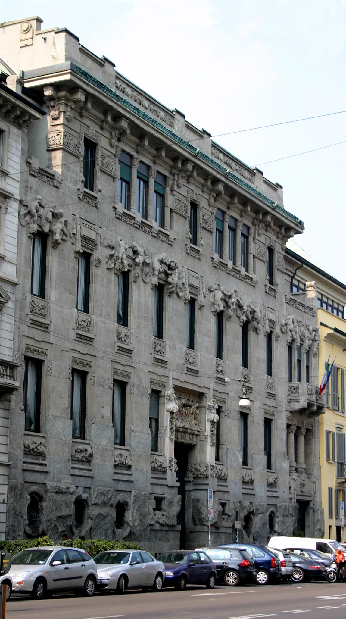 Photo showing: Giuseppe Sommaruga, Palazzo Castiglioni in Corso di Porta Venezia, a sort of "manifesto" of the Art Nouveau style in Milan.  Picture by Giovanni Dall'Orto, April 22 2007.