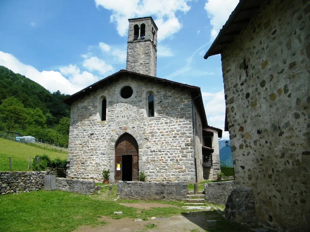 Photo showing: Facciata - Chiesa S Cornelio e Cipriano - Cornello dei Tasso - Camerata Cornello