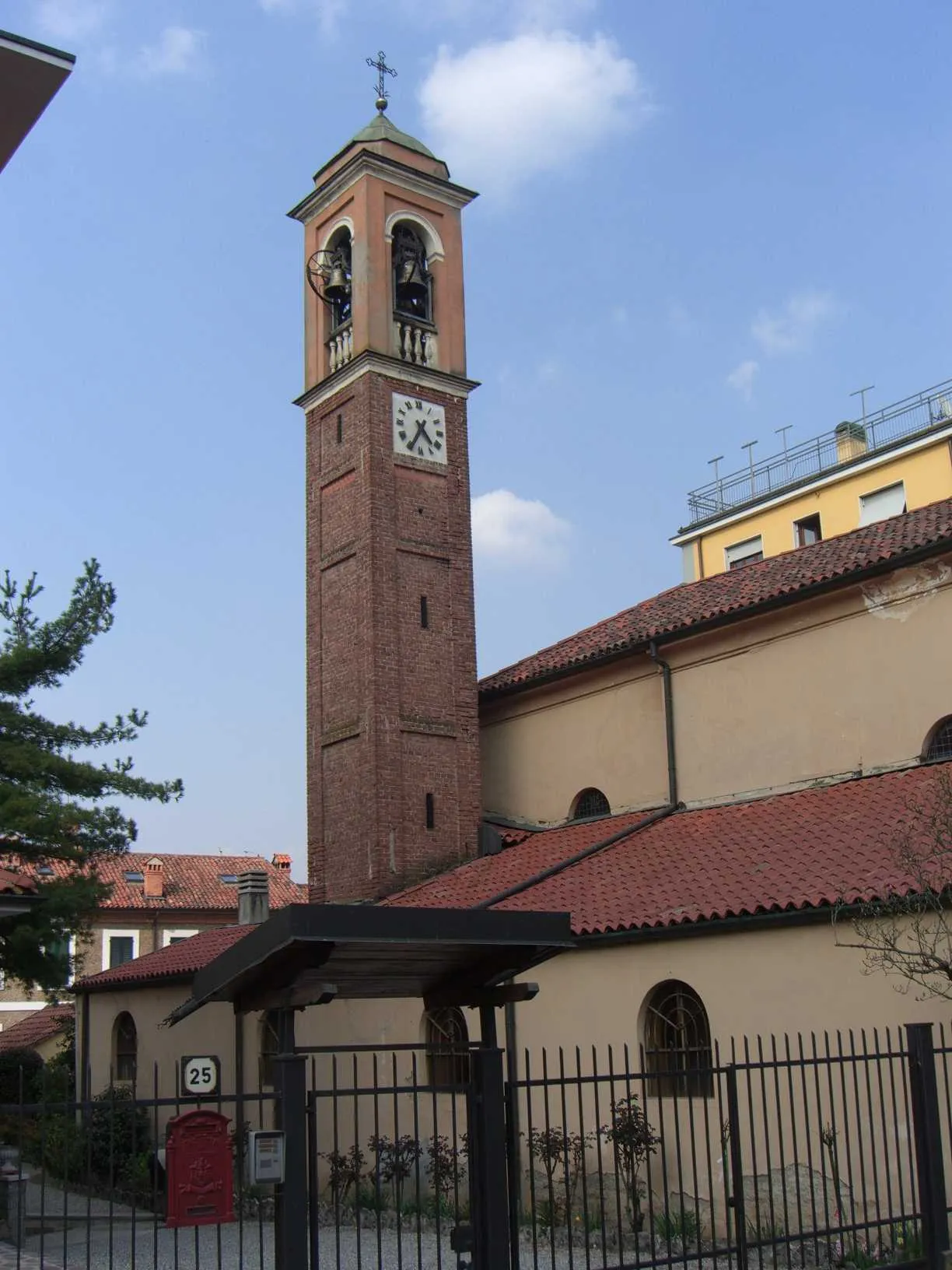 Photo showing: MB Biassono campanile della di San Giorgio nei pressi della porta di ingresso al Parco della Villa Reale di Monza