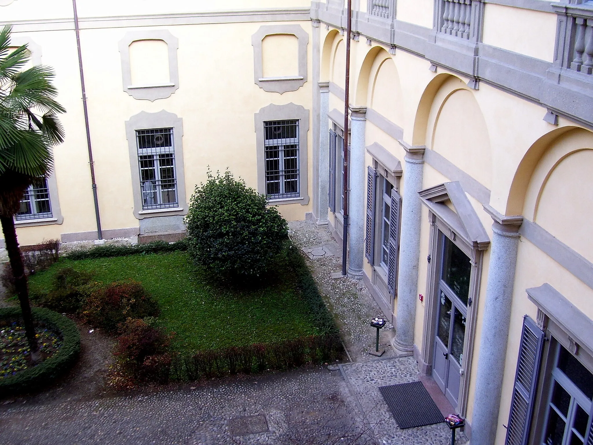 Photo showing: Il cortile della settecentesca Villa Pusterla (Limbiate).