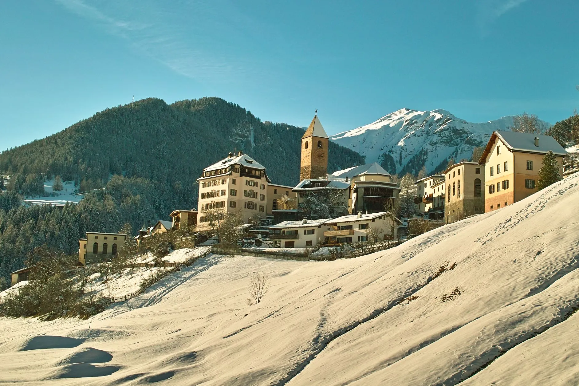 Photo showing: Village of Ramosch in winter