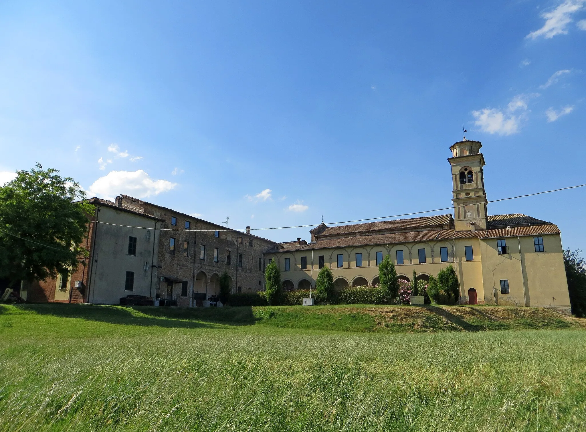 Photo showing: Monastero di Santa Maria Assunta (Castione Marchesi, Fidenza) - lati nord e ovest del chiostro