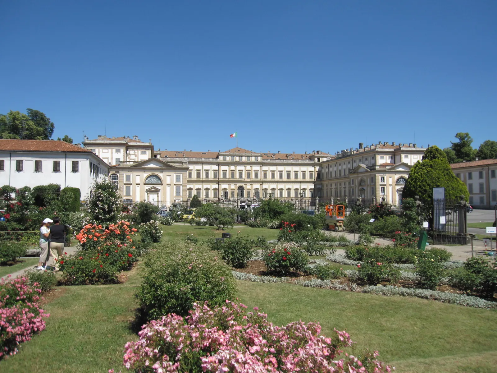 Photo showing: Rose garden of the Royal Villa of Monza.